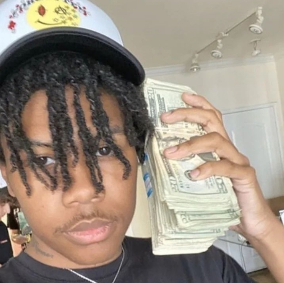 Profile Picture of Bystander Bystander (@bystndr) on Poshmark