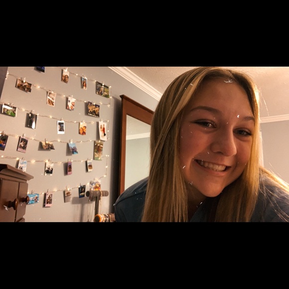 Profile Picture of Samantha Hastings (@_samanthah) on Poshmark