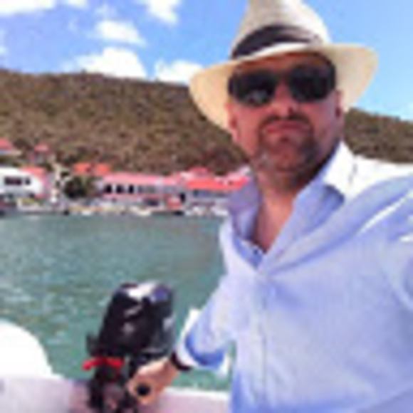Profile Picture of Matthew Schneider (@mattmschneider) on Poshmark