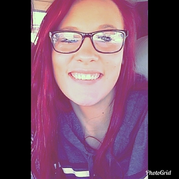Profile Picture of Breeanna Hobbs (@breeannahobbs) on Poshmark