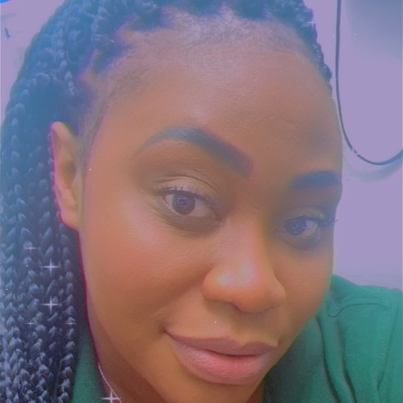 Profile Picture of Claudia Joseph (@stillshearer103) on Poshmark