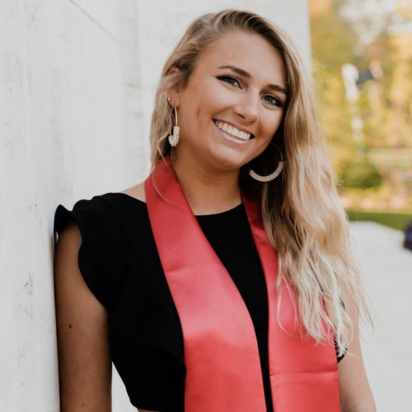 Profile Picture of Sydney Fahner (@sydneyfahner) on Poshmark