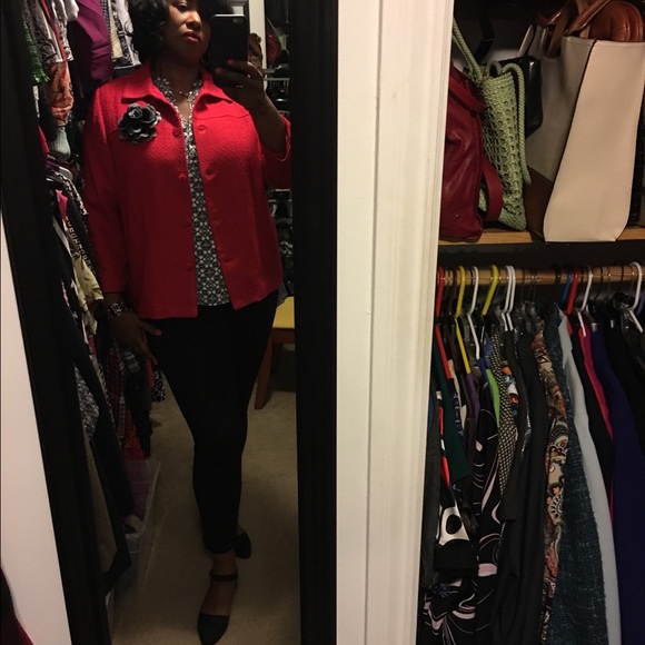 Profile Picture of Leah Stapleton (@leahstapleton51) on Poshmark