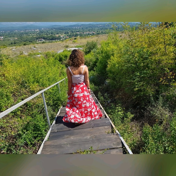 Profile Picture of Natyra Deliu (@natyra_deliu) on Poshmark