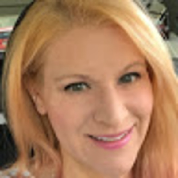 Profile Picture of Wendy Bartkus (@professorwendyb) on Poshmark