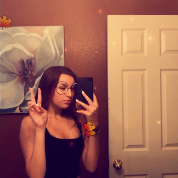 Profile Picture of Robin Perry (@rperry4716) on Poshmark