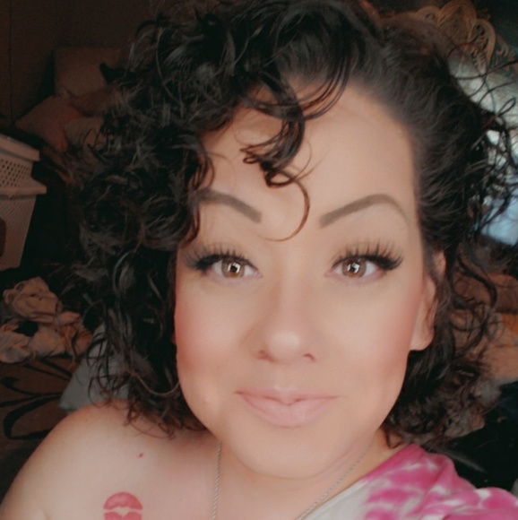 Profile Picture of Tracy Latimer (@leolatimer) on Poshmark