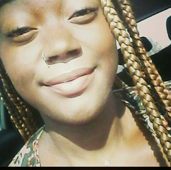 Profile Picture of Ariel Jackson (@cinnamon_a) on Poshmark