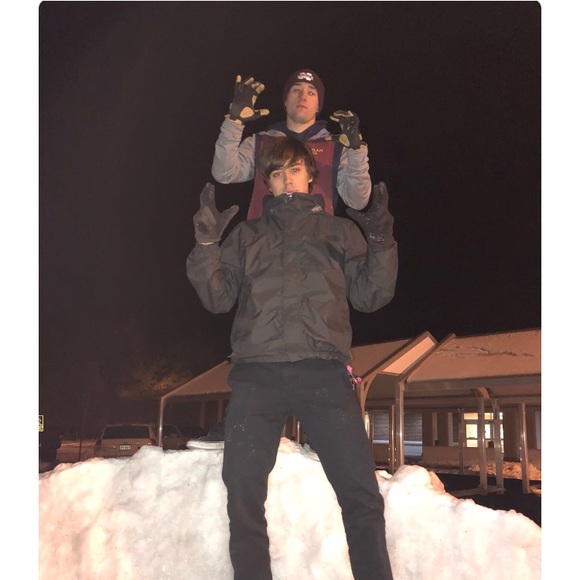 Profile Picture of Chris Hylton (@nike_sav) on Poshmark