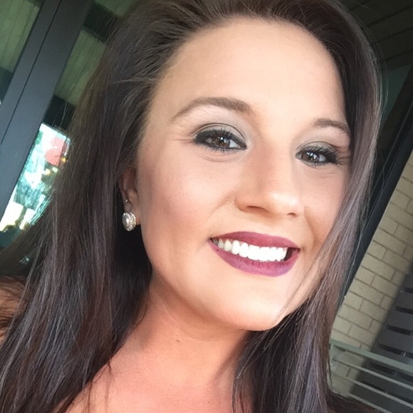 Profile Picture of Ashley Hagan (@ashlhagan) on Poshmark