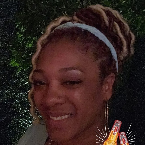 Profile Picture of Demeka Sease-mayes (@demeka_s) on Poshmark