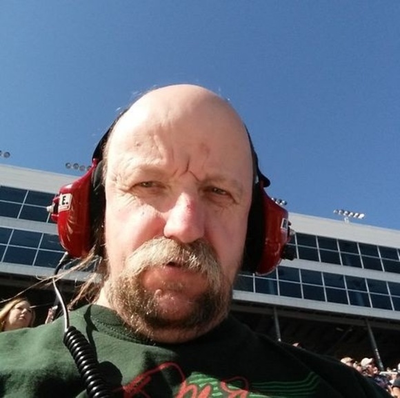 Profile Picture of Les Bowles (@caveman2264) on Poshmark