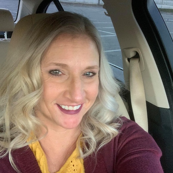Profile Picture of Ann Mancinone (@annmargaretmanc) on Poshmark
