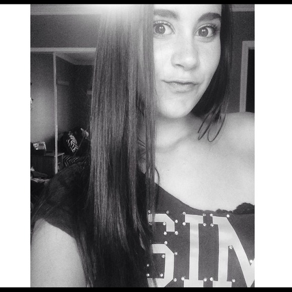 Profile Picture of Brooke Lefebvre (@brookeelefebvre) on Poshmark