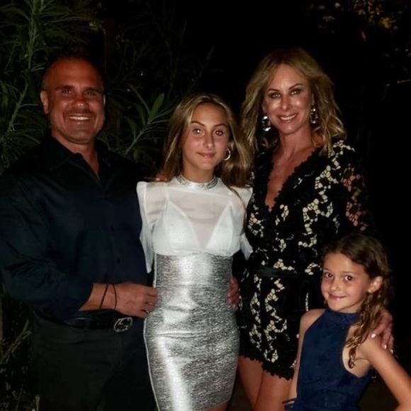 Profile Picture of Mia Savidis (@dessi_mia) on Poshmark