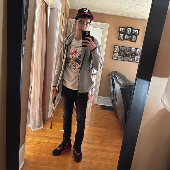 Profile Picture of Andrew Rosado (@kickzonfire2oh1) on Poshmark