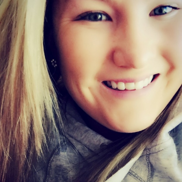 Profile Picture of Carly Christophersen (@carlychristo829) on Poshmark