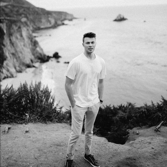 Profile Picture of Andrew Petrik (@andrewtpetrik) on Poshmark