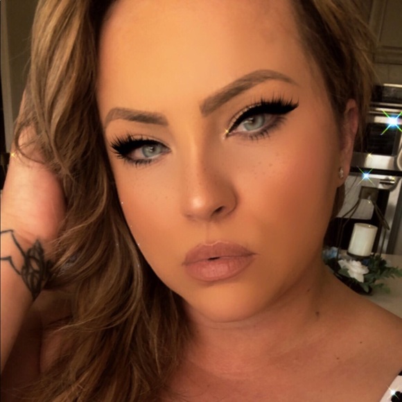 Tracie Moreno - Poshmark Profile Picture of Tracie Moreno (@trc_bechard) on Poshmark