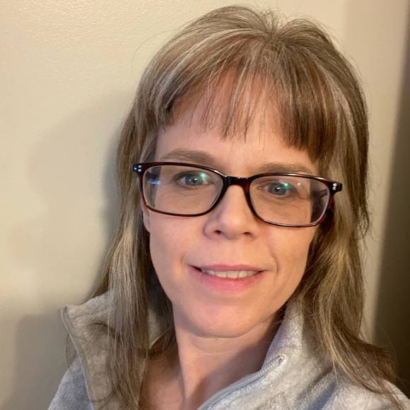 Profile Picture of Jennifer Holloway (@jenniferholl199) on Poshmark