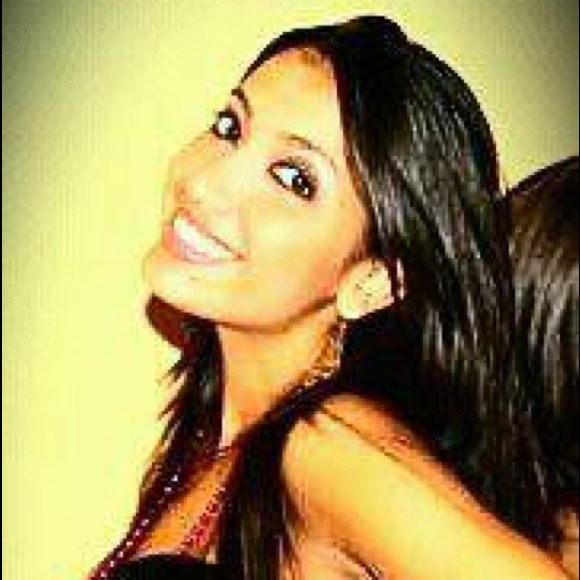 Profile Picture of Daniela Tamayo (@paisadaniela) on Poshmark