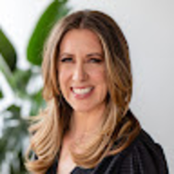 Profile Picture of Liz Brodahl (@lizbrodahl) on Poshmark