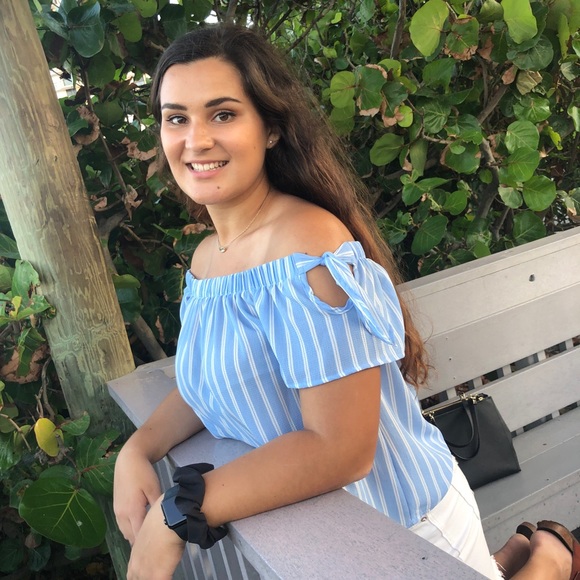 Profile Picture of Alexa Cunningham (@lexmaree) on Poshmark