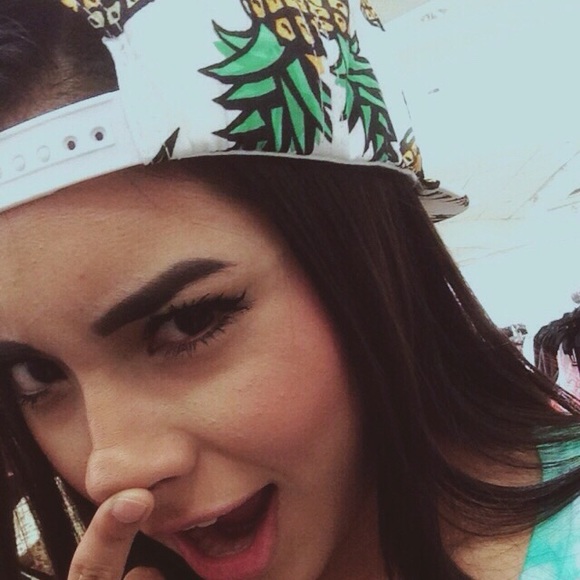 Daisy Malagon - Poshmark Profile Picture of Daisy Malagon (@dmalagon) on Poshmark