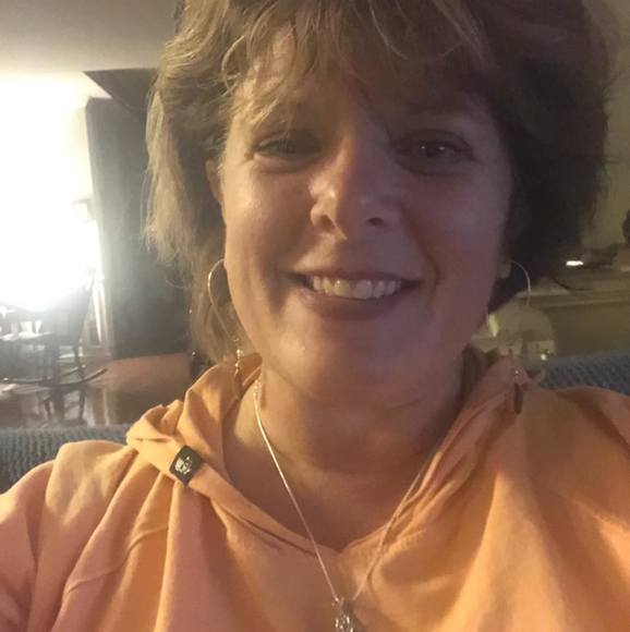 Profile Picture of Mary Rabbitt (@maryrabbitt) on Poshmark