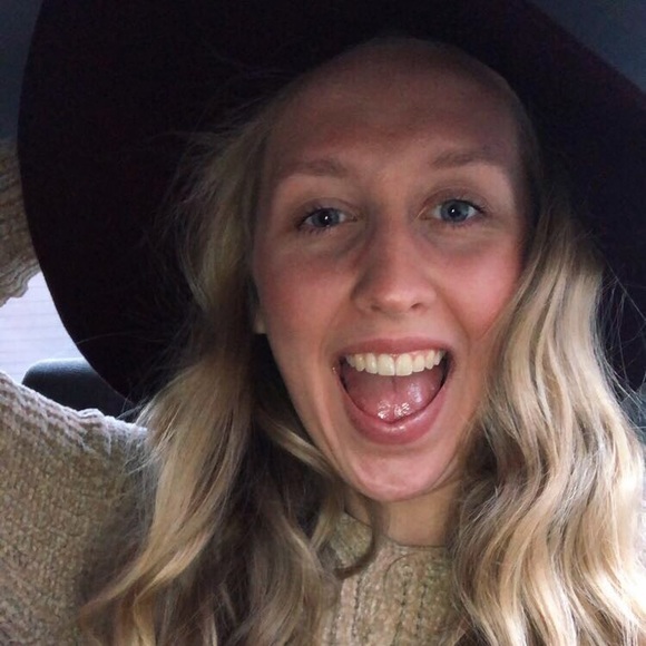 Alyssa Koskinen - Poshmark Profile Picture of Alyssa Koskinen (@alykosk) on Poshmark