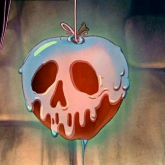 Profile Picture of Lee Rogel (@summercatus) on Poshmark