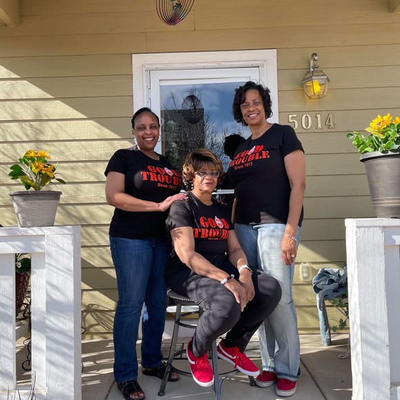 Profile Picture of Catherine Knox (@cwdelta99) on Poshmark