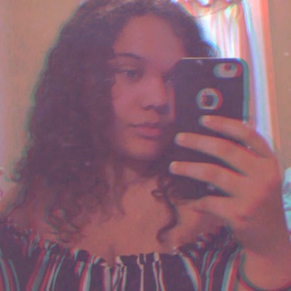 Profile Picture of Kiandra Marciniak (@keylo192) on Poshmark