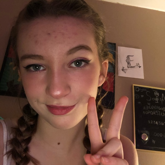 Ella Mikulski - Poshmark Profile Picture of Ella Mikulski (@emmlla) on Poshmark