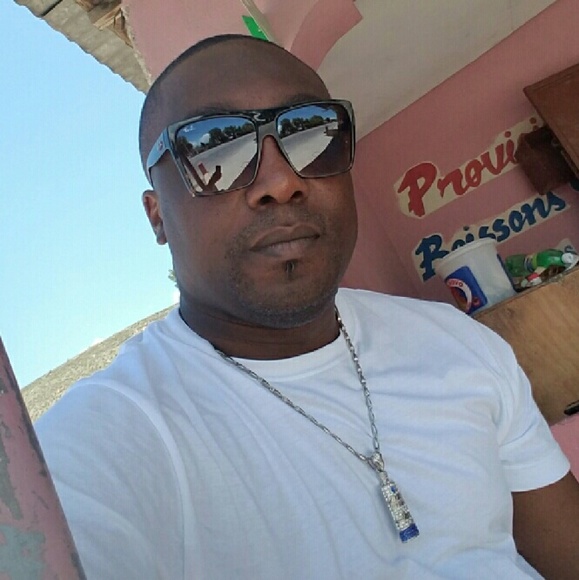 Profile Picture of Maxime Pierre (@max_theblazer) on Poshmark