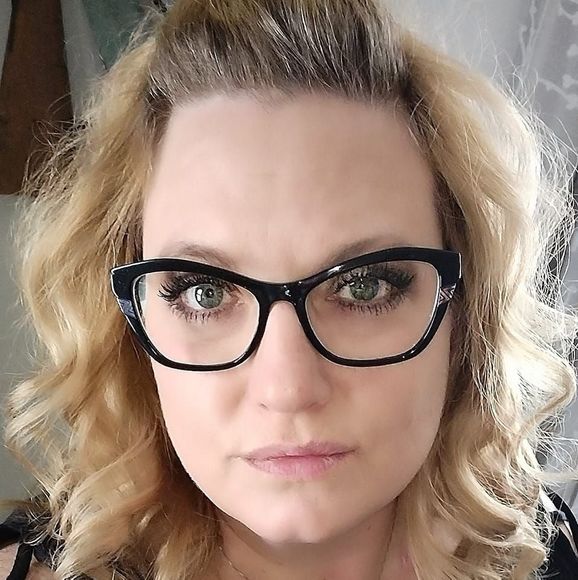 Profile Picture of Tonya Mogren (@tmogren911) on Poshmark