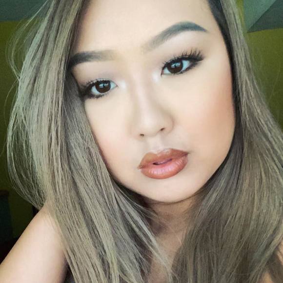 Profile Picture of Tia Xiong (@rachelxiong01) on Poshmark