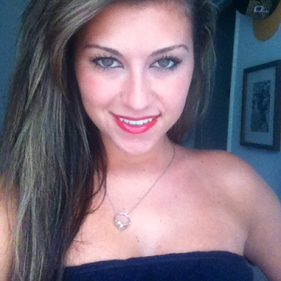 Profile Picture of Chelsea Geyer (@cg406210) on Poshmark