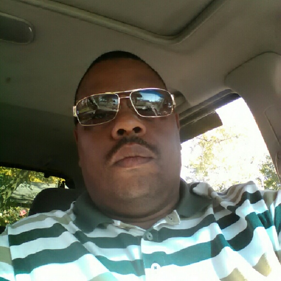 Profile Picture of Jeff Armstrong (@jeffa34) on Poshmark