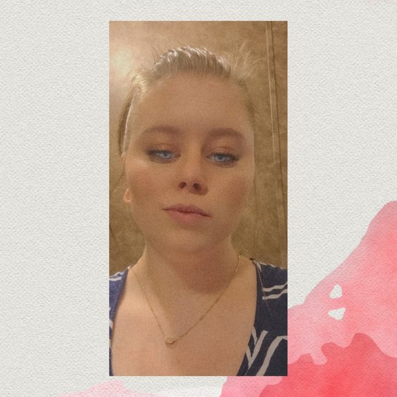 Profile Picture of Karly Arnold (@karly_arnold) on Poshmark