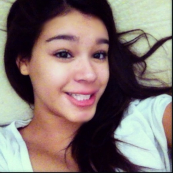 Profile Picture of Clarissa Montoya (@xoxoxrissa) on Poshmark