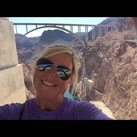 Profile Picture of Kelly Conely (@kconely) on Poshmark