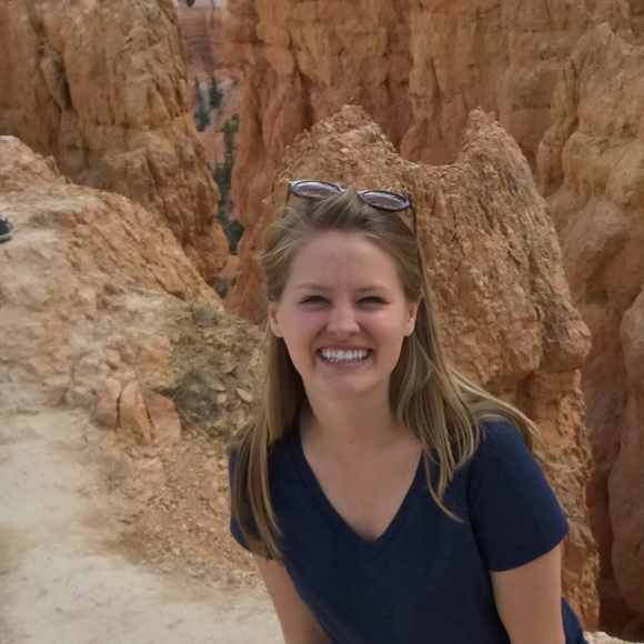 Profile Picture of Emma Capela (@emsluap) on Poshmark