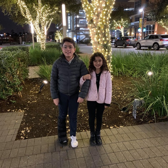 Profile Picture of Lizeth Cuevas (@lizethcuevasa) on Poshmark