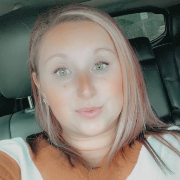 Profile Picture of Amber Kanoskie (@akanoskie) on Poshmark