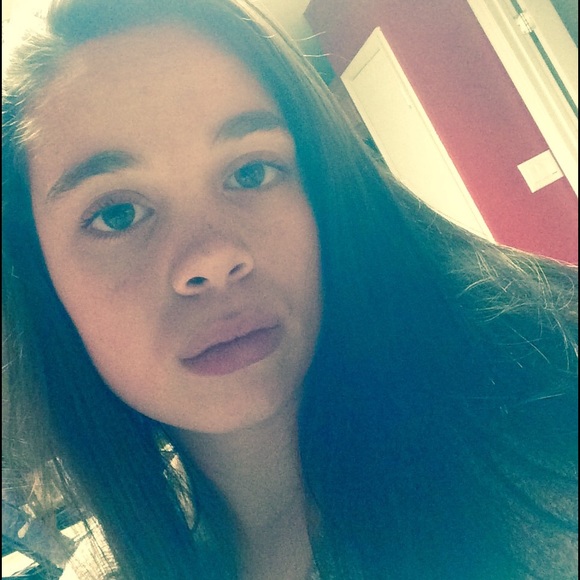 Profile Picture of Nora Felsberg (@noraf21) on Poshmark