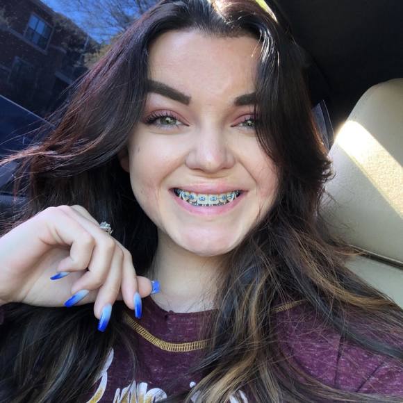 Profile Picture of Bobbie jo Harper (@bobbieeee_jo) on Poshmark