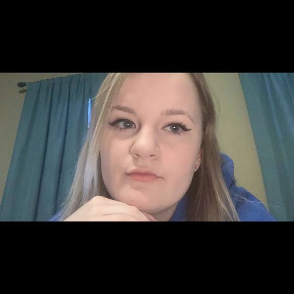 Profile Picture of Emma Eustice (@emmaeustice) on Poshmark