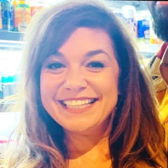 Profile Picture of Monique Runzer (@moniquerunzer) on Poshmark