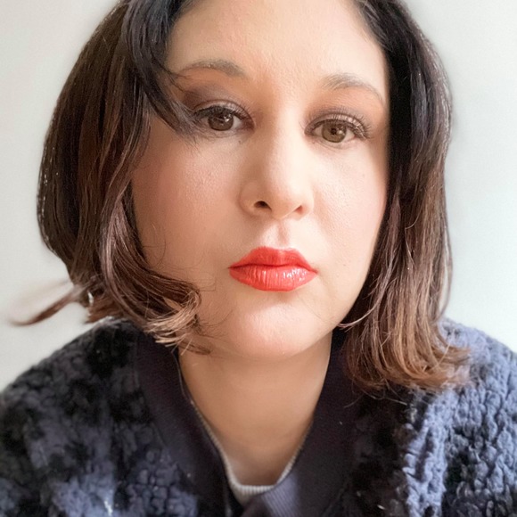 Profile Picture of Catherine Benson (@catherineben280) on Poshmark